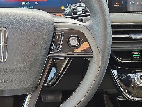 Used 2023 Lincoln Corsair AWD image 19