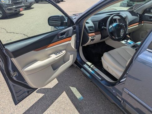 Used 2013 Subaru Outback 2.5i Limited AWD/4WD image 8