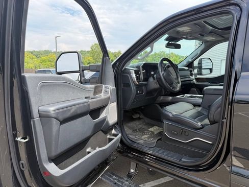 Used 2024 Ford F250 Lariat w/ Lariat Ultimate Package AWD/4WD image 39