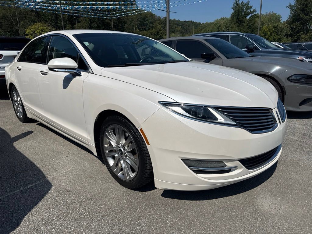 Used 2016 Lincoln MKZ FWD image 3
