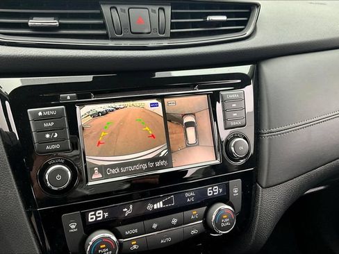 Used 2019 Nissan Rogue SL AWD/4WD image 13