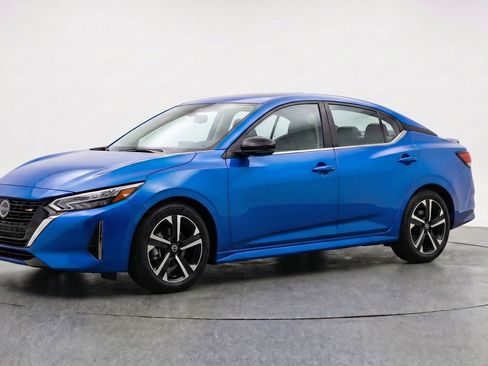 Used 2025 Nissan Sentra SV image 3