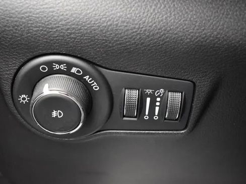Used 2024 Jeep Compass Latitude AWD/4WD image 22