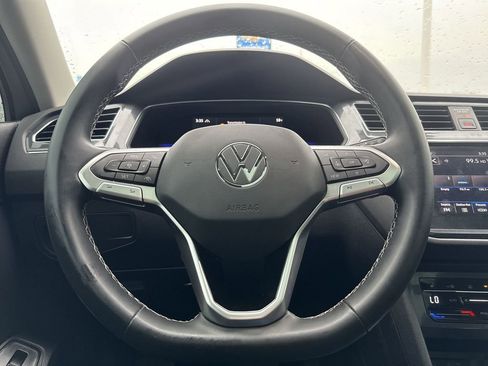 Used 2022 Volkswagen Tiguan SE w/ Panoramic Sunroof Package AWD/4WD image 11