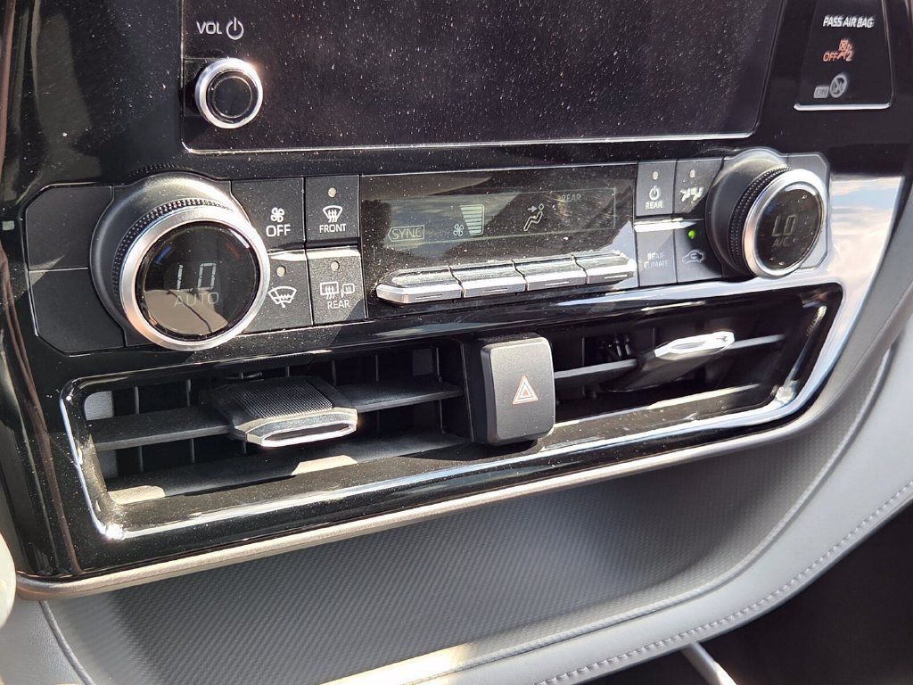Used 2023 Toyota Highlander L FWD image 20