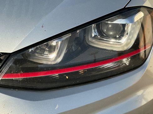 Used 2017 Volkswagen GTI SE image 10