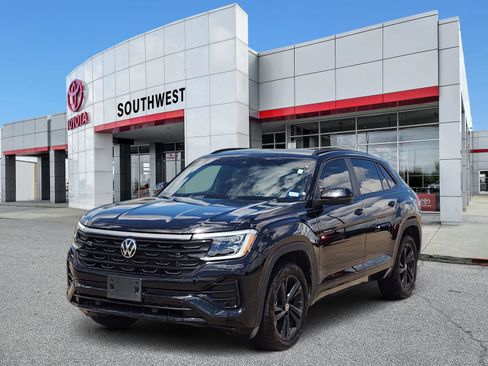 Used 2025 Volkswagen Atlas Cross Sport SEL R-Line AWD/4WD image 2
