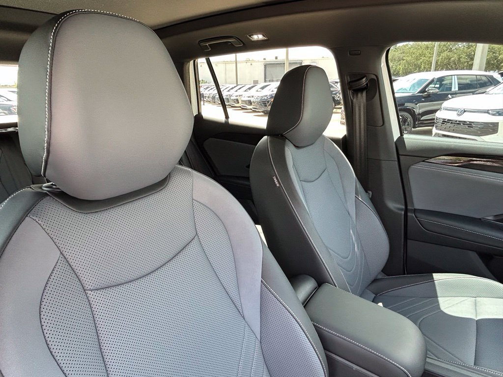 Certified 2026 Volkswagen Tiguan SE R-Line FWD image 38