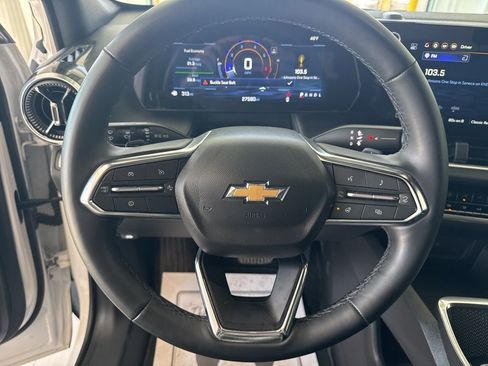 Used 2025 Chevrolet Equinox LT FWD image 9