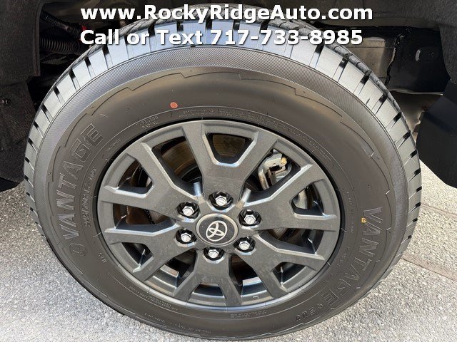 Used 2025 Toyota 4Runner SR5 AWD/4WD image 15