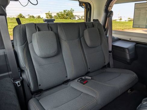 Used 2025 Jeep Wrangler Sport AWD/4WD image 30