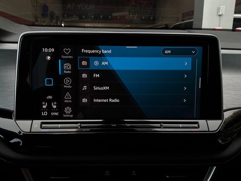 Used 2026 Volkswagen Atlas Cross Sport SE AWD/4WD image 34