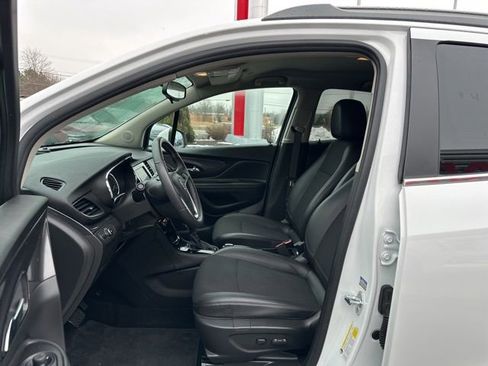 Used 2022 Buick Encore Preferred w/ Safety Package image 17
