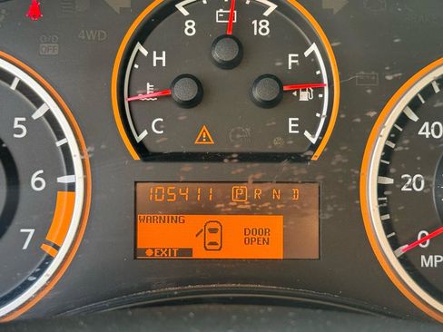 Used 2015 Nissan Titan SV w/ SV Value Truck Package image 27