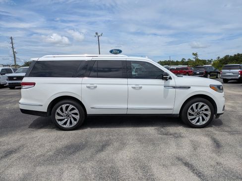 Used 2024 Lincoln Navigator L Reserve AWD/4WD image 3