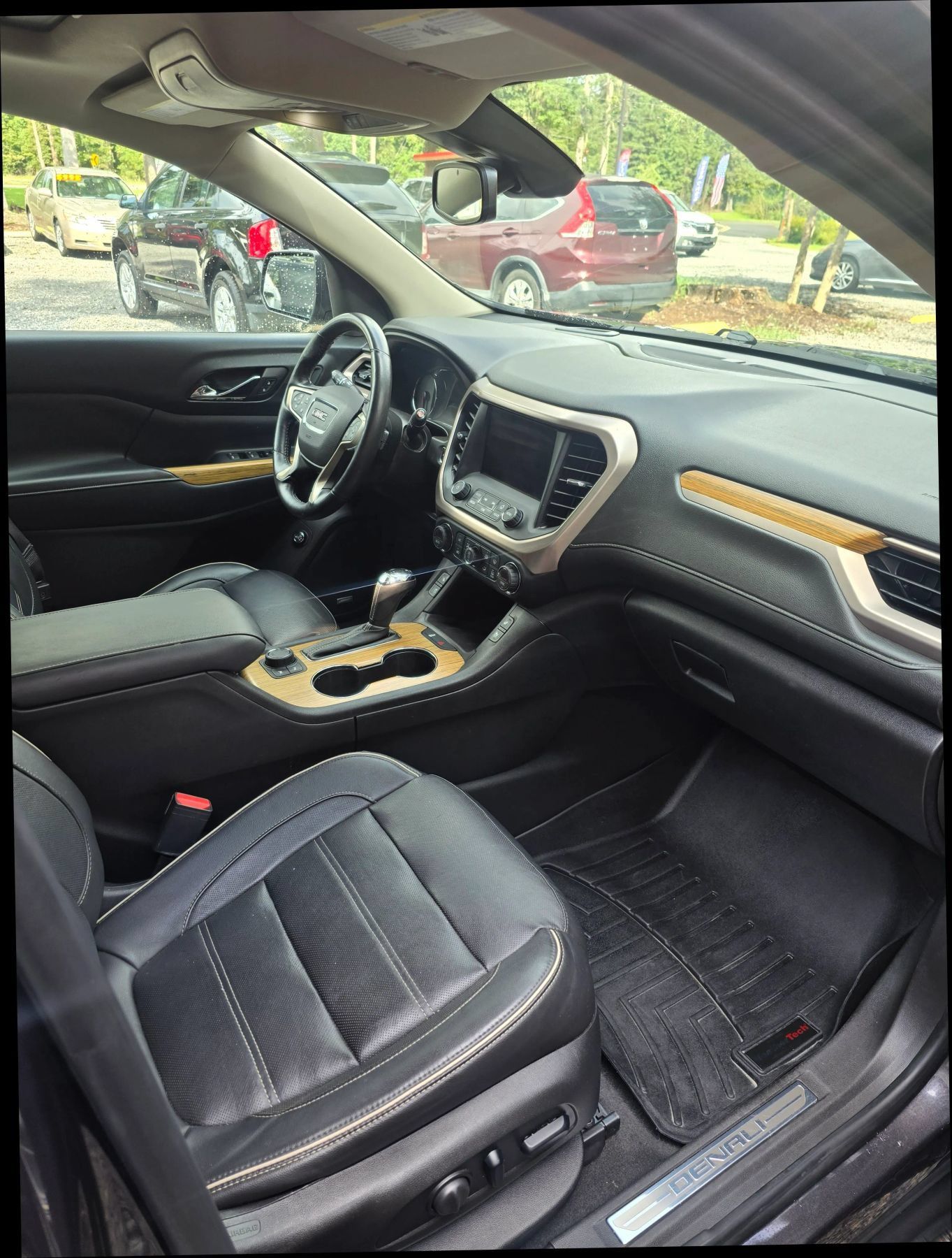 Used 2017 GMC Acadia Denali w/ Technology Package AWD/4WD image 3