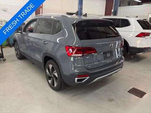 Used 2023 Volkswagen Taos SE w/ Panoramic Sunroof Package AWD/4WD image 2