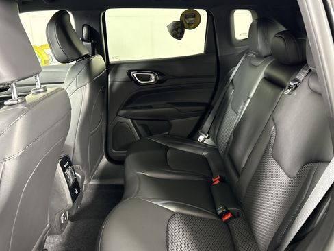 New 2026 Jeep Compass Latitude image 11