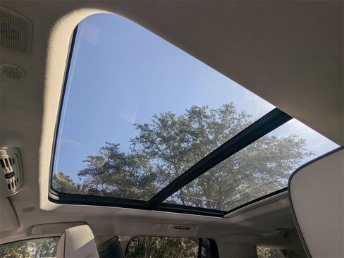 Used 2021 GMC Yukon Denali w/ Denali Premium Package image 21