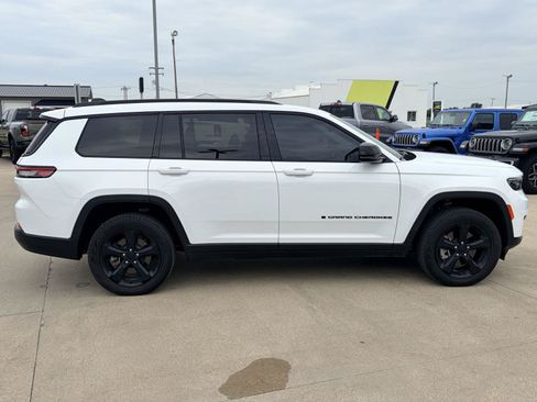 Used 2024 Jeep Grand Cherokee L Limited w/ Black Appearance Package AWD/4WD image 44