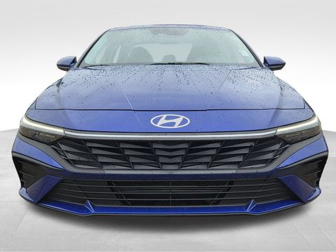 Used 2025 Hyundai Elantra SE FWD image 3