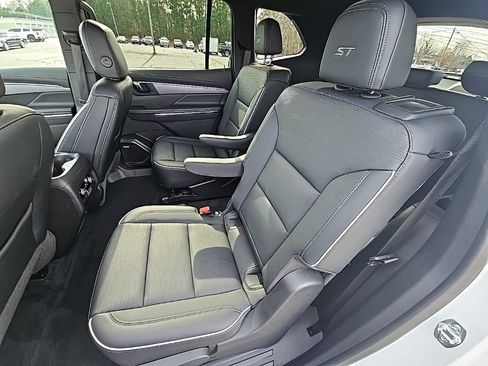 Certified 2025 Buick Enclave Sport Touring image 14