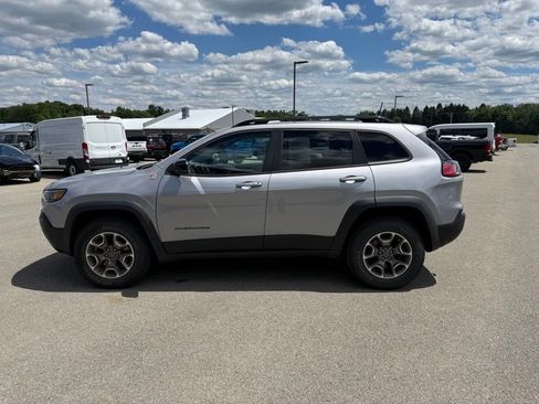 Used 2022 Jeep Cherokee Trailhawk w/ Premium Leather Package AWD/4WD image 9