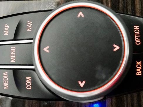 Used 2019 BMW 530e w/ Convenience Package image 25