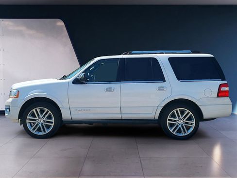 Used 2017 Ford Expedition Platinum image 2