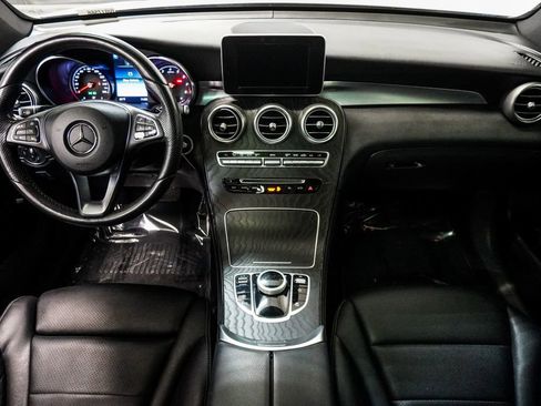 Used 2018 Mercedes-Benz GLC 300 4MATIC w/ Premium Package image 11