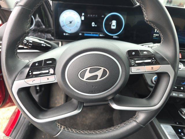 Used 2025 Hyundai Elantra SEL FWD image 16