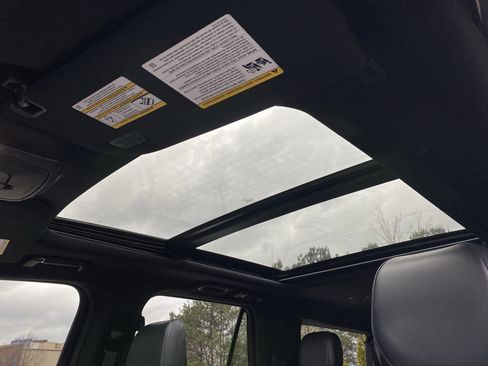 Used 2024 Lincoln Navigator L 4WD image 10