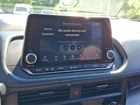 Used 2024 Nissan Rogue SV image 17