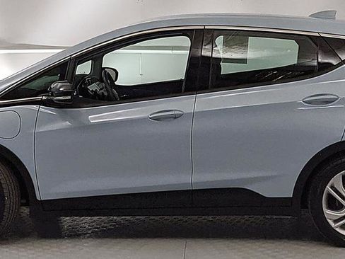 Used 2022 Chevrolet Bolt LT FWD image 5