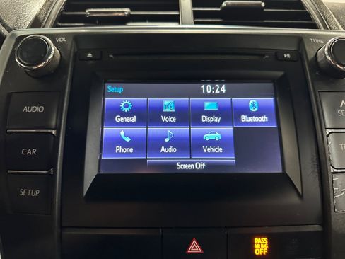 Used 2017 Toyota Camry LE FWD image 30