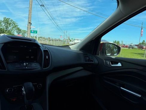 Used 2015 Ford Escape SE w/ Equipment Group 201A FWD image 10