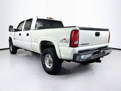 Used 2007 Chevrolet Silverado 2500 LT w/ Heavy-Duty Power Package AWD/4WD image 3