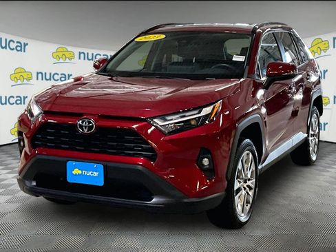 Used 2023 Toyota RAV4 XLE Premium image 3