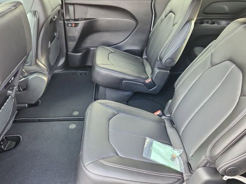 New 2026 Chrysler Pacifica Select w/ S Appearance Package image 31