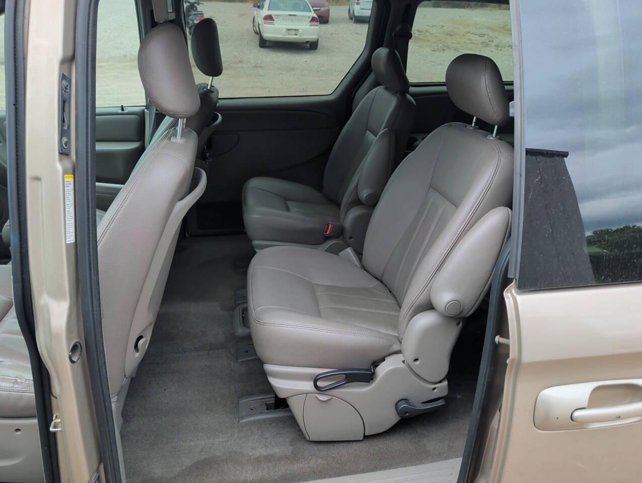 Used 2003 Chrysler Town & Country LXi FWD image 22