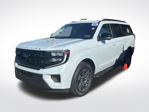 Used 2025 Ford Expedition Active RWD image 3