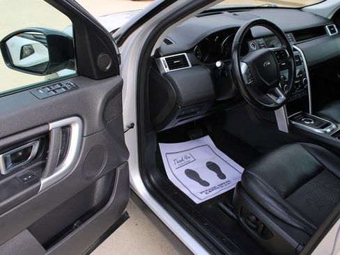 Used 2018 Land Rover Discovery Sport SE image 13