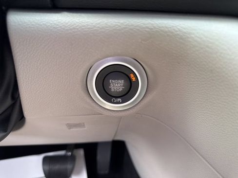 Used 2024 Chrysler Pacifica Touring-L FWD image 37