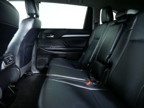 Used 2018 Toyota Highlander XLE image 15