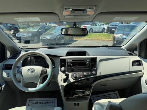 Used 2011 Toyota Sienna LE FWD image 15