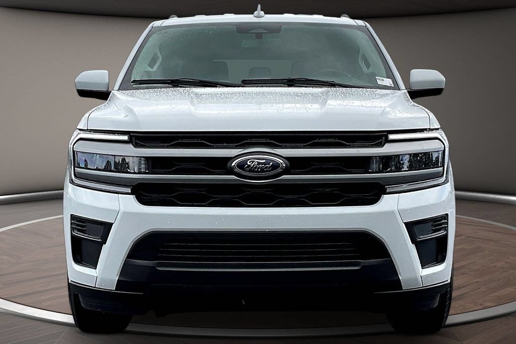 Used 2024 Ford Expedition XLT RWD image 2