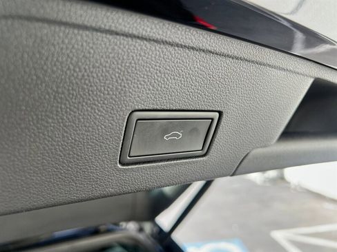 Used 2021 Volkswagen Atlas Cross Sport SE w/ Panoramic Sunroof Package image 27