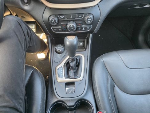 Used 2018 Jeep Cherokee Limited AWD/4WD image 10
