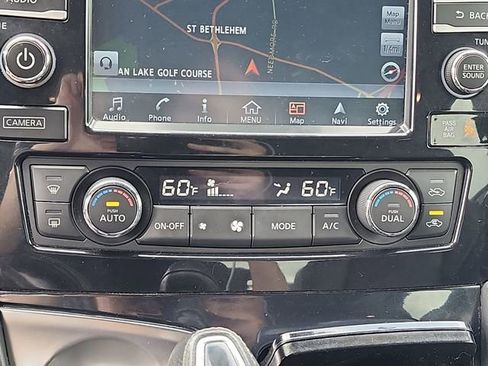 Used 2017 Nissan Maxima Platinum image 21