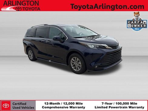 Used 2025 Toyota Sienna XLE FWD image 1